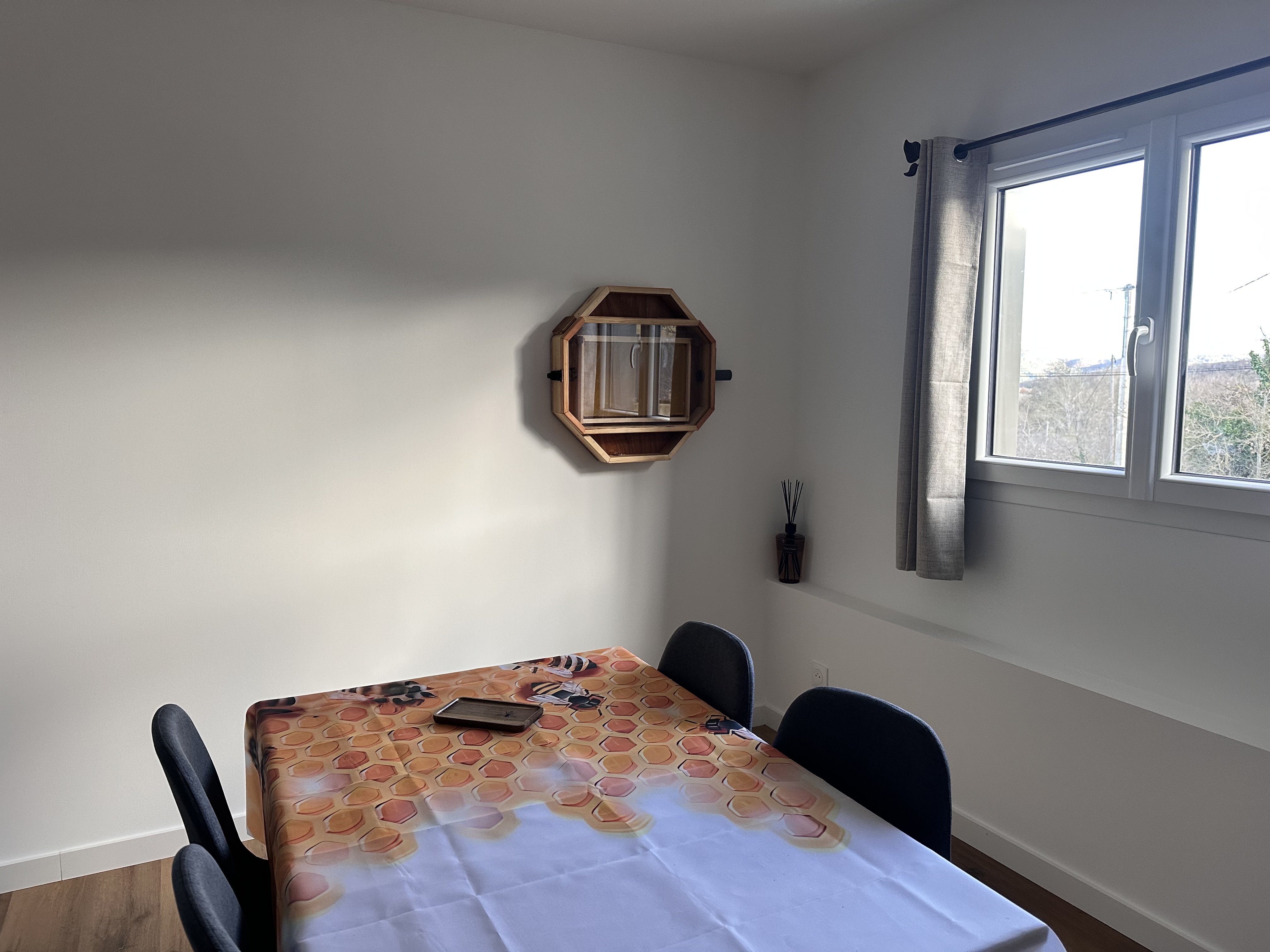 Gite avec ruche � l'interieur